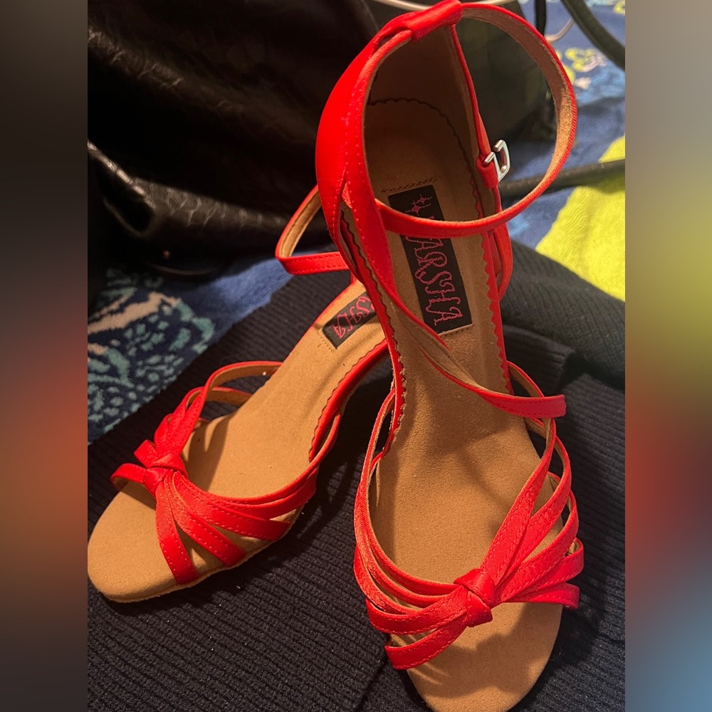 Red Ballroom/Salsa Dancing Shoes 👠
Brand New heels 7,5 Cm 3 Inches - Picture 2 of 9